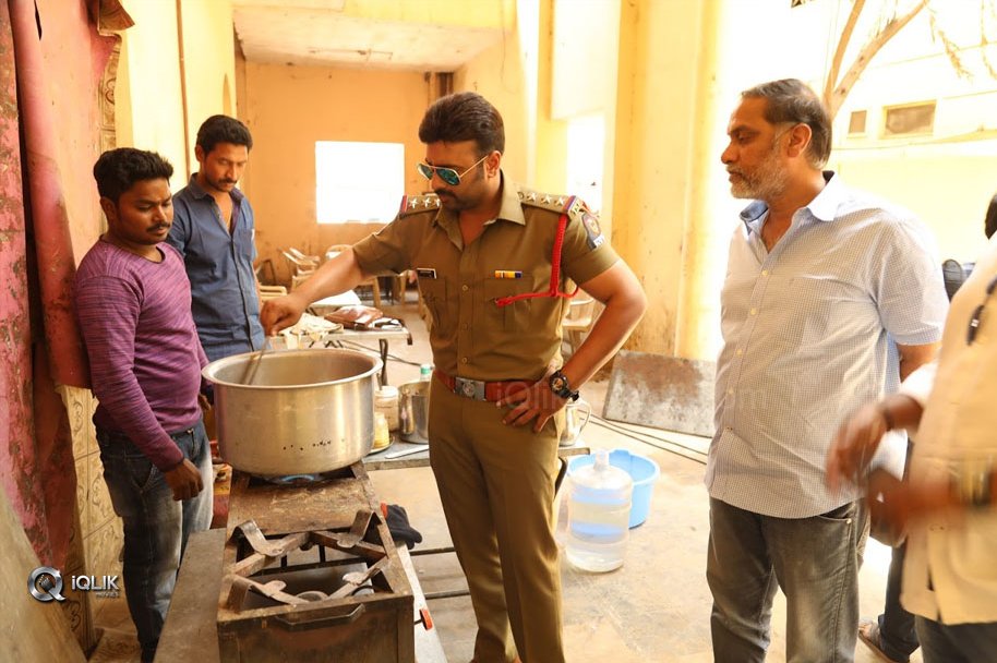 Naara-Rohith-Cooks-Fish-Curry-on-The-Sets-of-Shamanthakamani-Movie